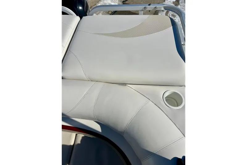 Slide: The Image of Crest LE 2270 2007 boat seat with cup holder, featuring white upholstery. - 48
