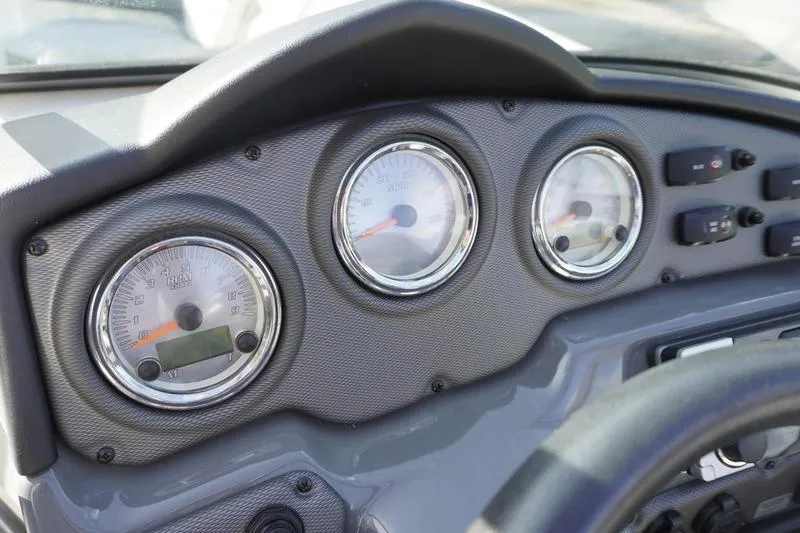 Slide: The Image of Dashboard of a 2015 Yamaha Boats SX210, featuring three round gauges. - 18