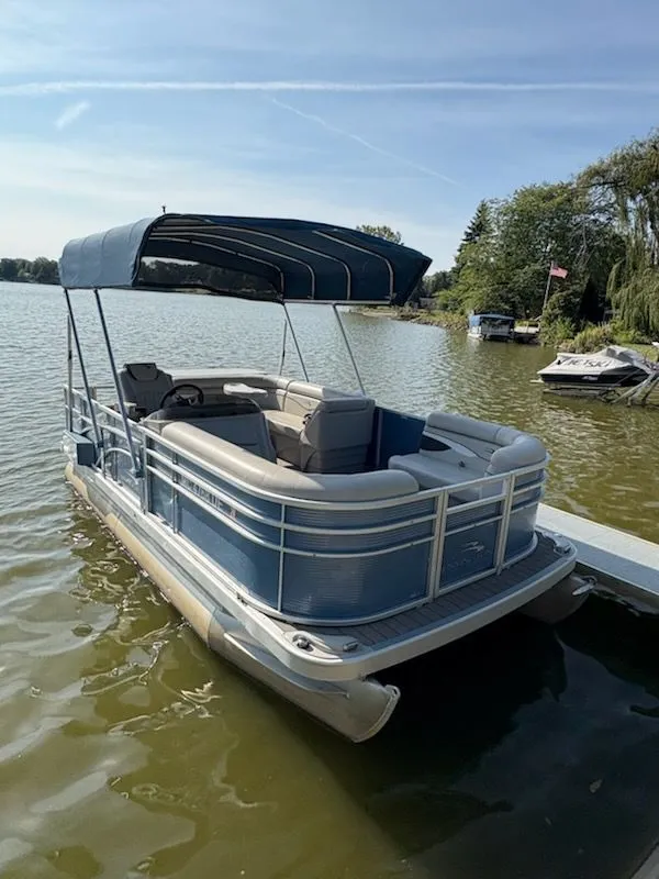 Slide: The Image of Bennington 168 SL Pontoon 2019 - 3