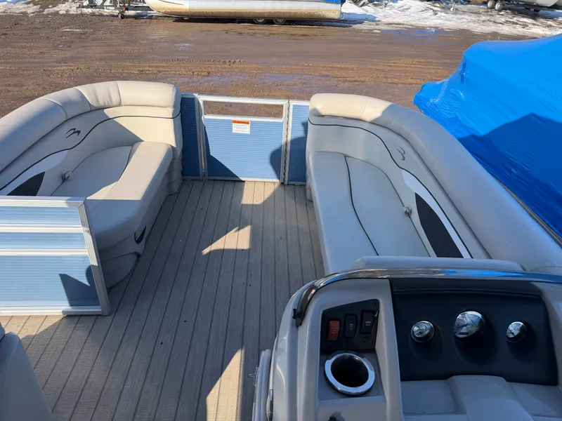 Slide: The Image of Bennington 168 SL Pontoon 2019 - 8