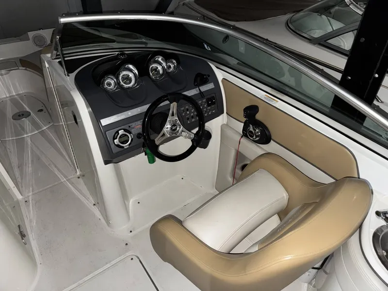 Slide: The Image of Sea Ray 260 Sundeck 2011 - 9