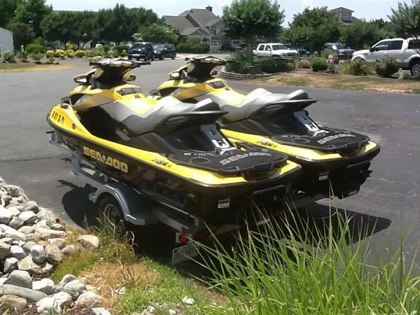 Slide: The Image of Sea-Doo (2) 34AA RXT IS 260 2010 - 0