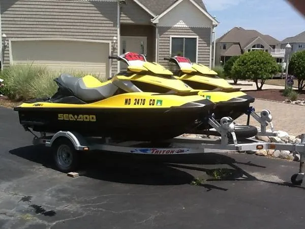 Slide: The Image of Sea-Doo (2) 34AA RXT IS 260 2010 - 3