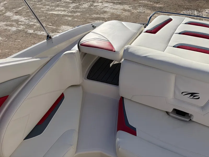 Slide: The Image of Monterey 244FS 2012 - 12