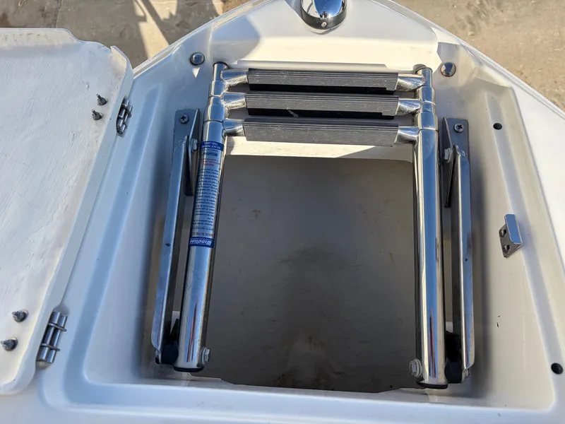 Slide: The Image of Monterey 244FS 2012 - 16