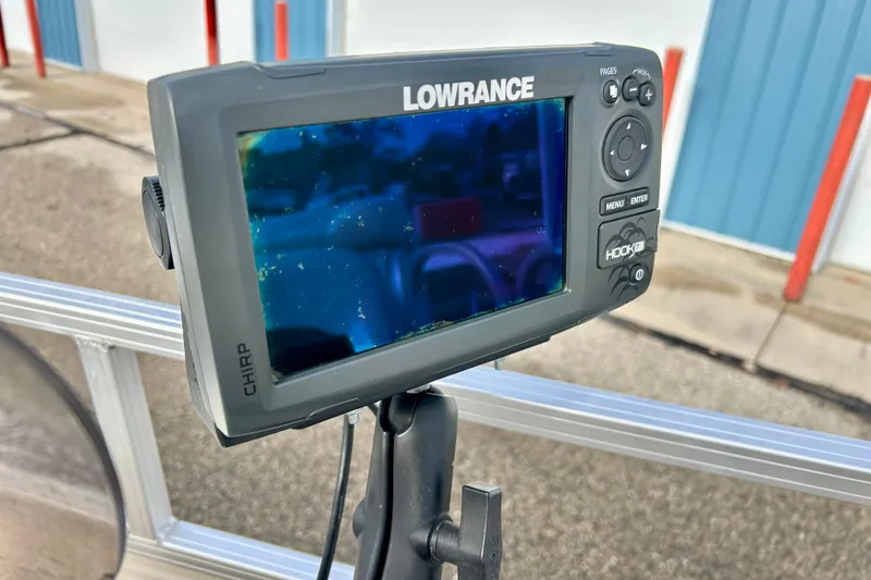 Slide: The Image of Lowrance fish finder on 2010 Sun Tracker Party Barge 20 Classic Series boat. - 14