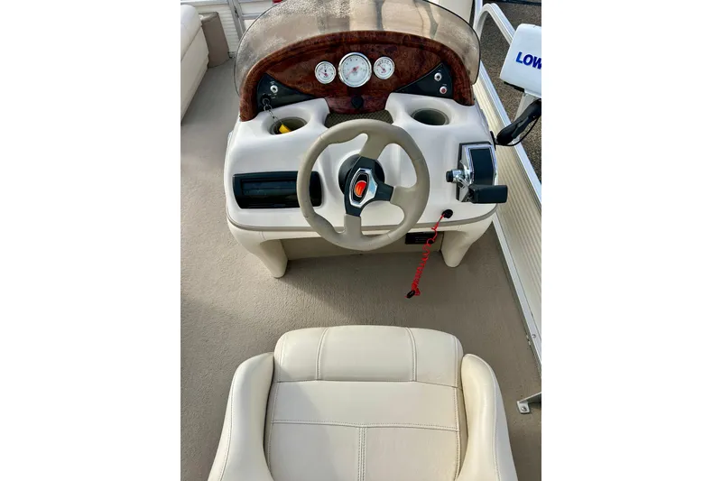 Slide: The Image of 2010 Sun Tracker Party Barge 20 Classic Series boat dashboard and steering wheel. - 15