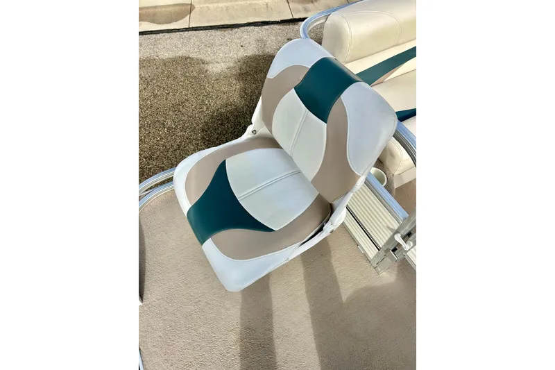 Slide: The Image of 2010 Sun Tracker Party Barge 20 Classic Series boat seat, beige and teal design. - 30