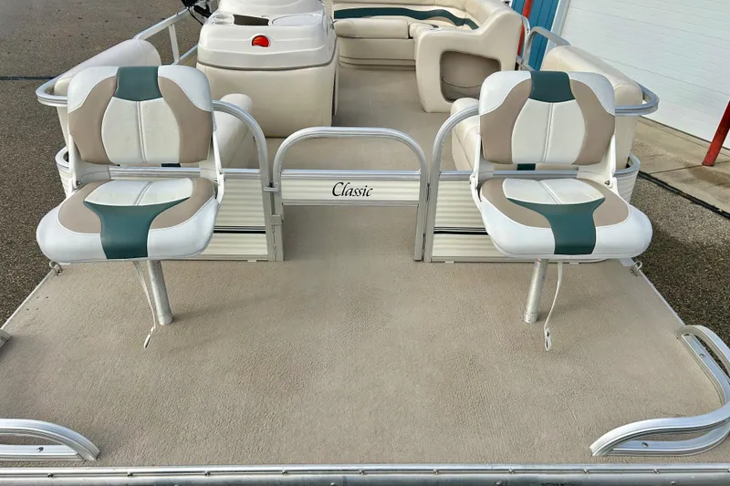 Slide: The Image of 2010 Sun Tracker Party Barge 20 Classic Series with dual seating and spacious deck. - 4