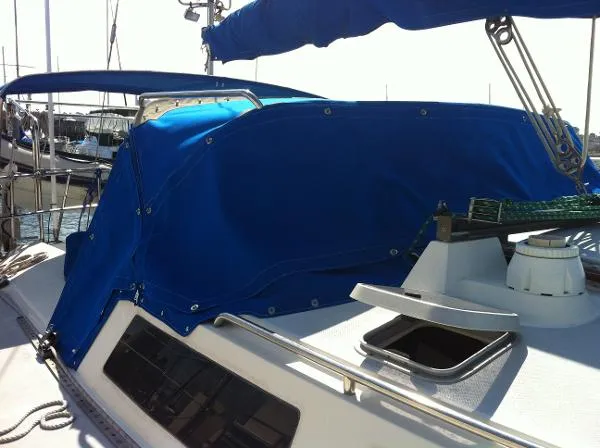 Slide: The Image of Catalina 42 Two Cabin Layout 1992 - 10
