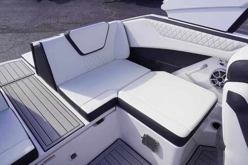 Slide: The Image of 2024 Yamaha Boats 222S interior with white cushioned seating and sleek design. - 33