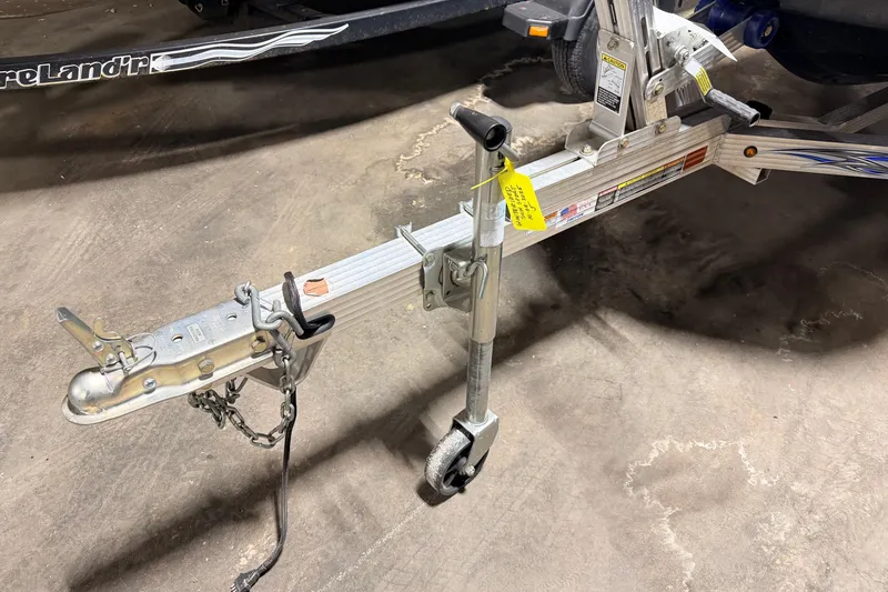 Slide: The Image of Trailer hitch and jack for 2015 Yamaha WaveRunner FX Cruiser HO. - 12