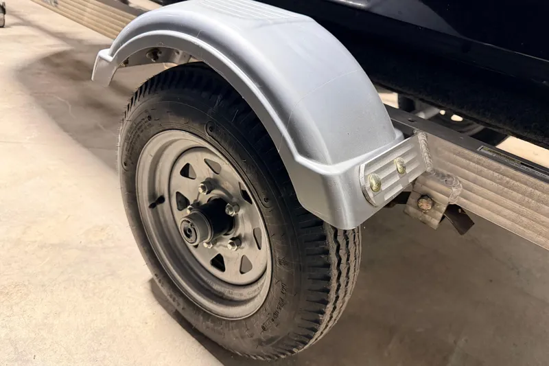 Slide: The Image of Trailer wheel and fender for 2015 Yamaha WaveRunner FX Cruiser HO. - 17
