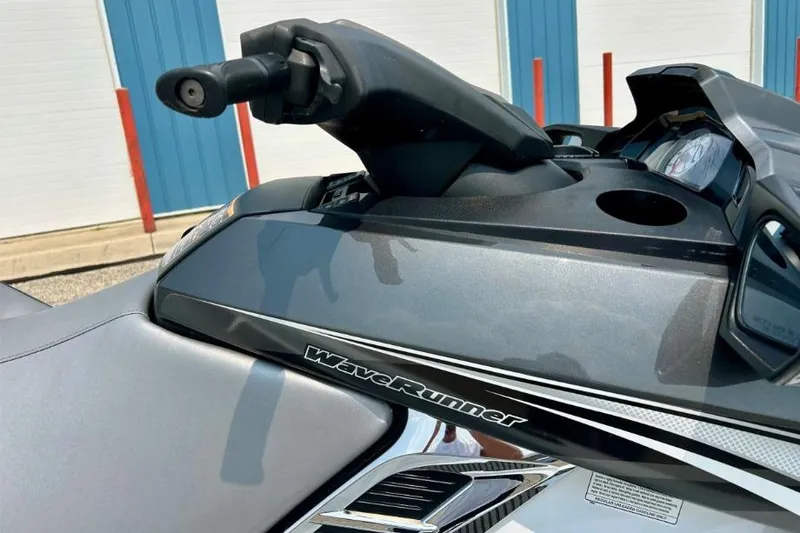 Slide: The Image of 2015 Yamaha WaveRunner FX Cruiser HO, close-up of handlebars and dashboard. - 8