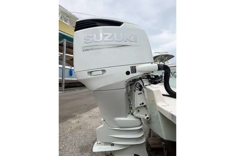 Slide: The Image of 2005 Jupiter 31 Center Console with Suzuki four-stroke outboard motor. - 3