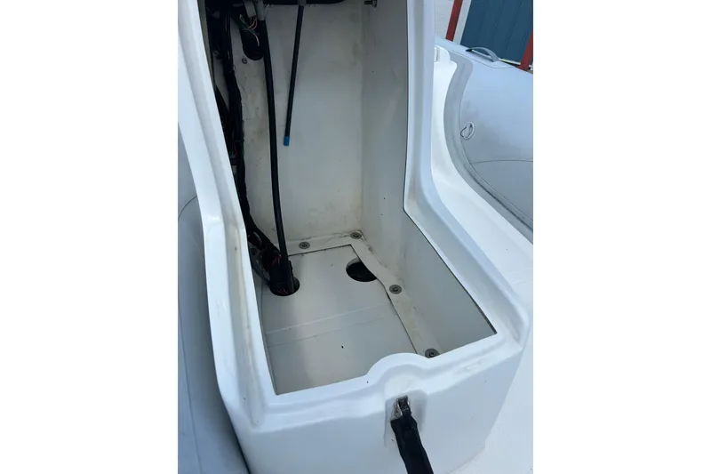 Slide: The Image of 2018 AB Inflatables Oceanus 4.30VSC boat interior compartment view. - 9