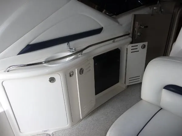 Slide: The Image of Sea Ray 42 Sundancer 2004 - 4