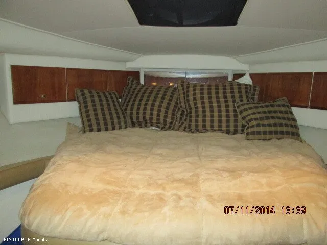 Slide: The Image of Carver Yachts 374 Voyager 2001 - 8