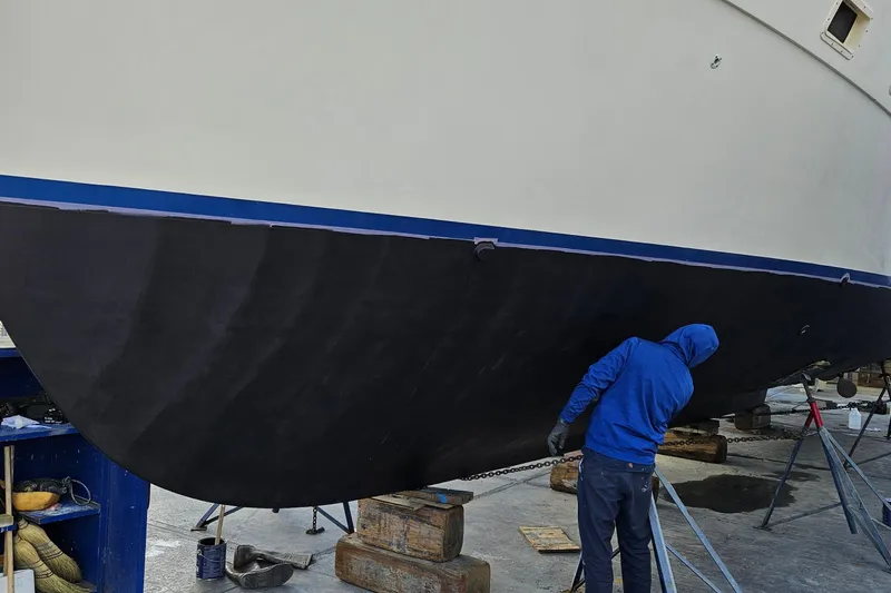 Slide: The Image of 1976 Hatteras 48 Long Range Cruiser with gray cushioned seating at the stern. - 28