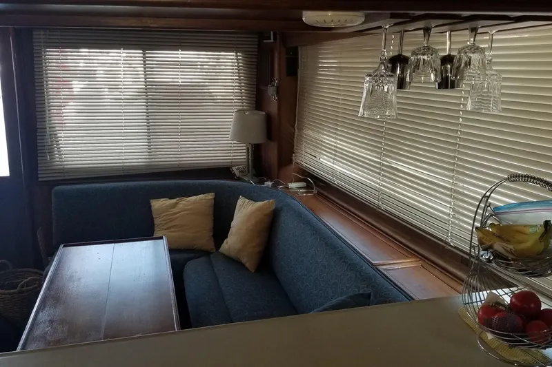 Slide: The Image of 1976 Hatteras 48 Long Range Cruiser docked, featuring blue and white exterior. - 41