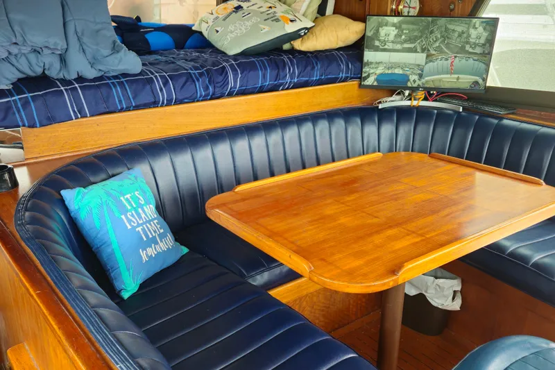 Slide: The Image of Power management display for 1976 Hatteras 48 Long Range Cruiser, showing real-time energy usage. - 65