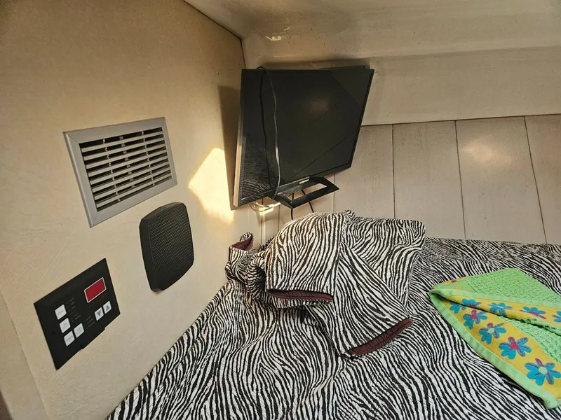 Slide: The Image of Mainship 31 Sedan Bridge 1994 - 10