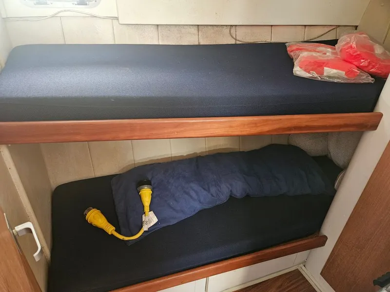 Slide: The Image of Mainship 31 Sedan Bridge 1994 - 8