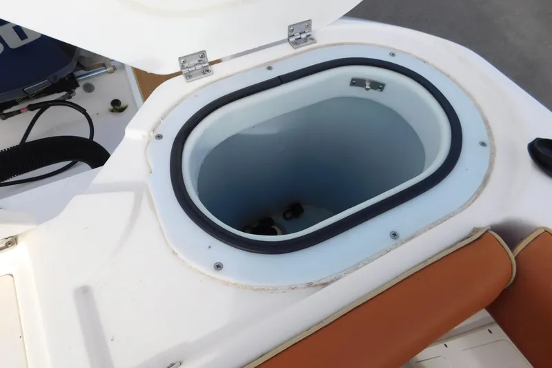 Slide: The Image of Livewell compartment on a 2008 Wellcraft 27 Scarab Tournament boat. - 20