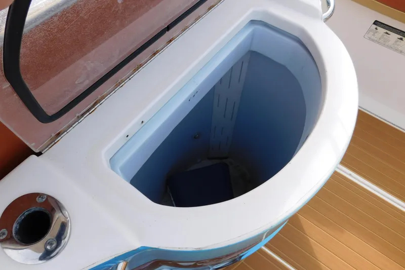 Slide: The Image of Livewell on 2008 Wellcraft 27 Scarab Tournament boat, open lid, blue interior. - 21