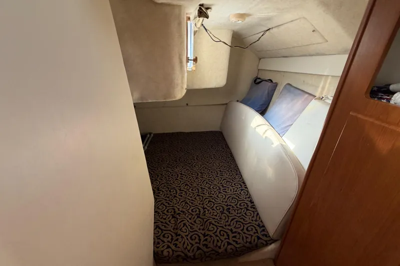 Slide: The Image of 2003 Bayliner 2855 Ciera cabin interior with patterned carpet and cushions. - 39