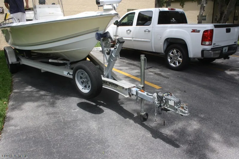 Slide: The Image of Sea Pro 210 Center Console 2005 - 1