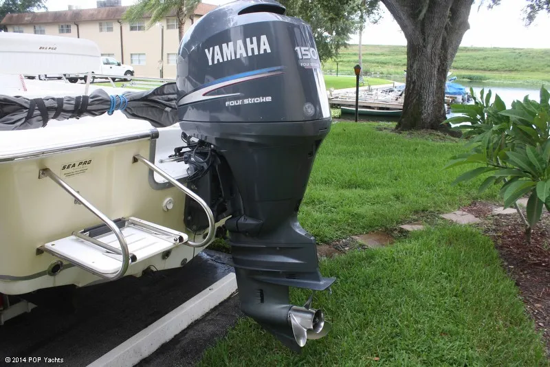 Slide: The Image of Sea Pro 210 Center Console 2005 - 8