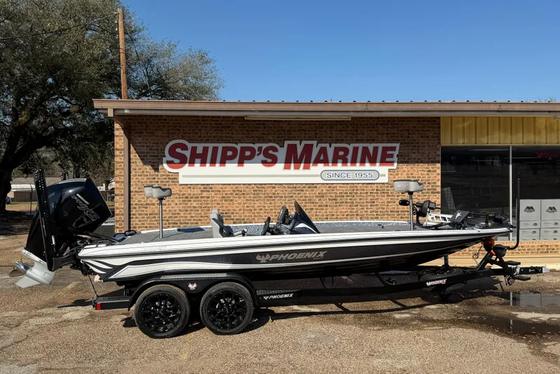 The Image of 2026 Phoenix 921 Elite X II boat at Shipp's Marine dealership. - 1