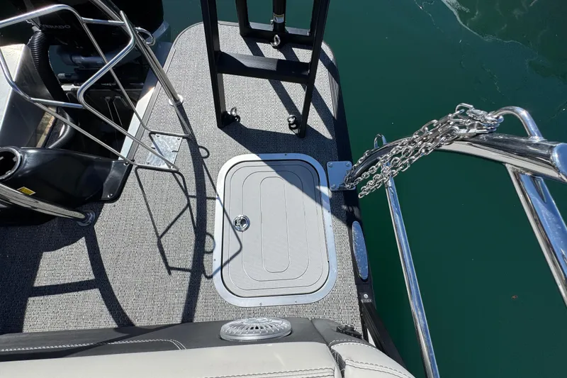 Slide: The Image of 2026 Barletta Lusso 23UC boat deck with hatch and railing, on water. - 60