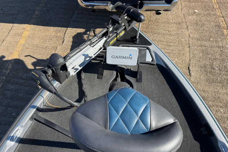 Slide: The Image of 2008 Ranger 198 VX boat with Garmin navigation and Minn Kota trolling motor. - 47