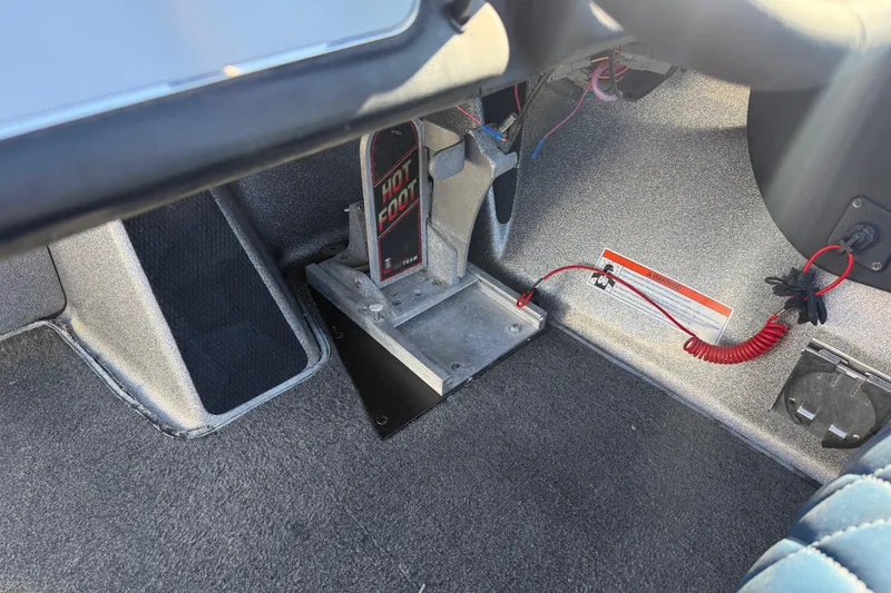 Slide: The Image of 2008 Ranger 198 VX boat interior with Hot Foot throttle pedal and safety features. - 54