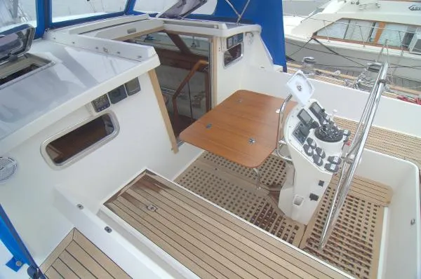 Slide: The Image of Farr Pilothouse 60 1997 - 7