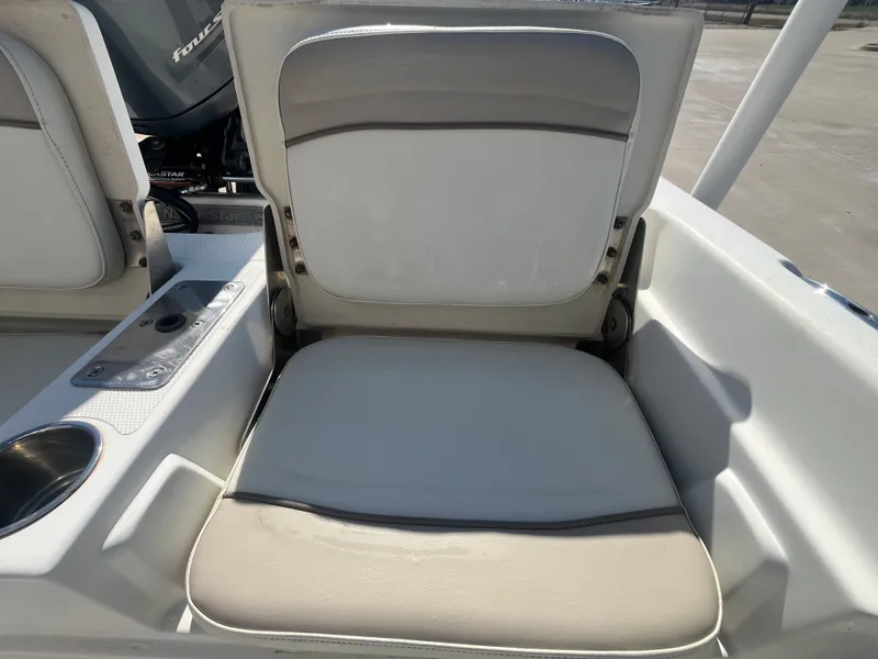 Slide: The Image of NauticStar 214 XTS 2015 - 24