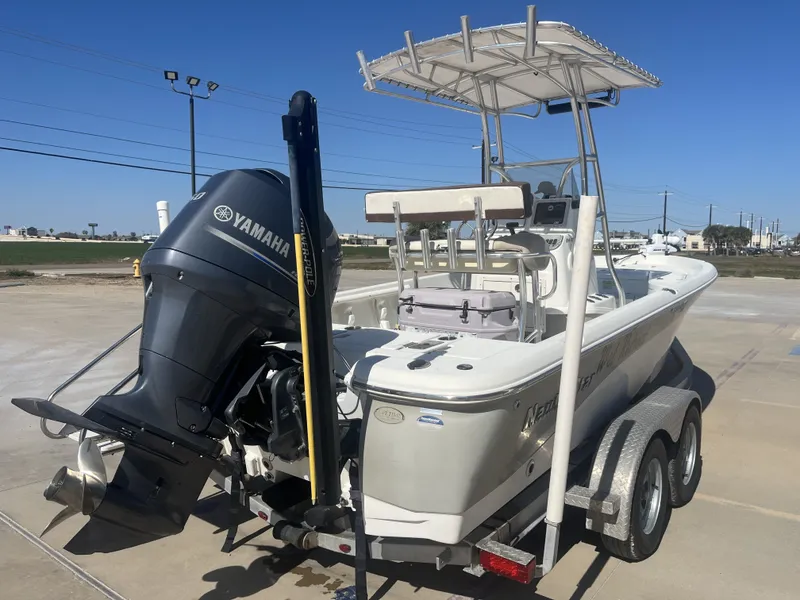 Slide: The Image of NauticStar 214 XTS 2015 - 8