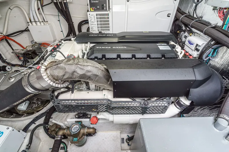 Slide: The Image of Cruisers Yachts 50 Cantius 2019 - 84