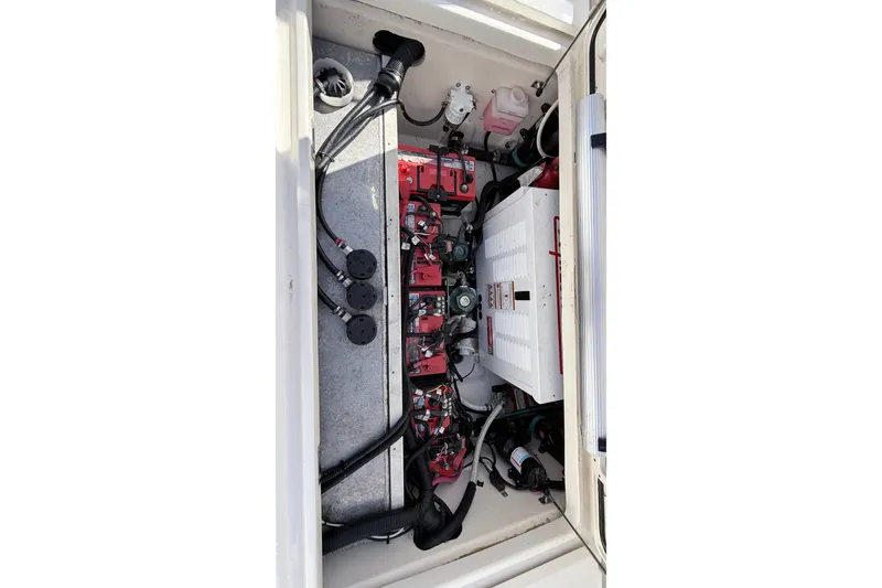 Slide: The Image of Boston Whaler 315 Conquest 2018 - 20