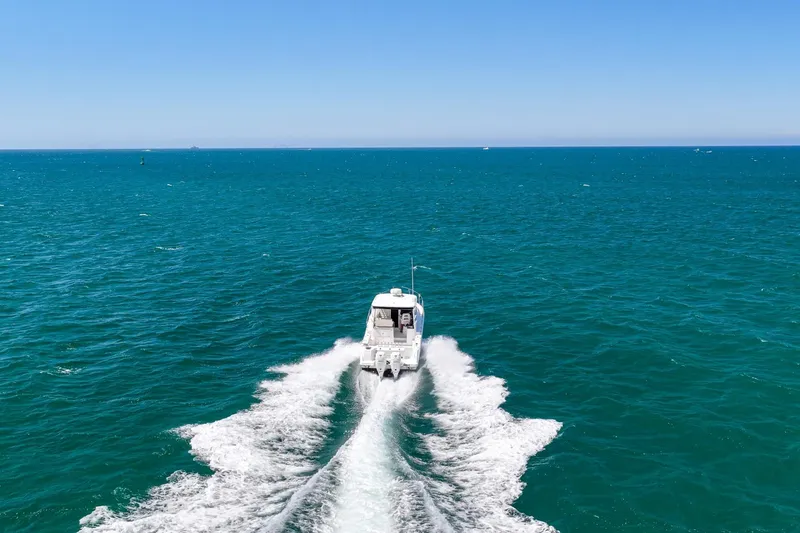 Slide: The Image of Boston Whaler 315 Conquest 2018 cruising on open ocean, leaving a wake behind. - 53