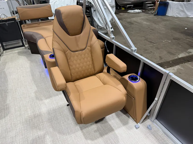 Slide: The Image of Tahoe LTZ 2385 Quad Lounge Shift SS Tritoon & Honda 4-Stroke EFI 2026 - 10