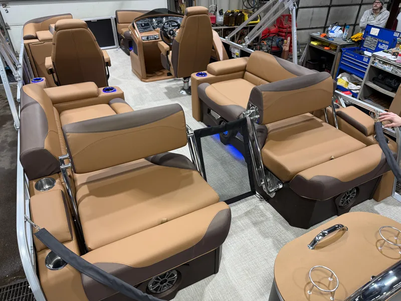 Slide: The Image of Tahoe LTZ 2385 Quad Lounge Shift SS Tritoon & Honda 4-Stroke EFI 2026 - 22