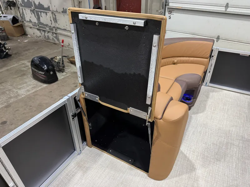 Slide: The Image of Tahoe LTZ 2385 Quad Lounge Shift SS Tritoon & Honda 4-Stroke EFI 2026 - 29