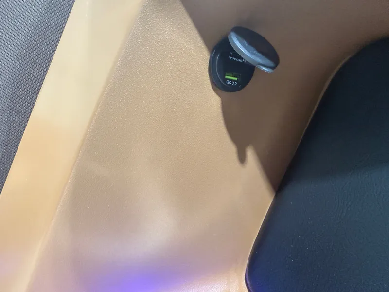 Slide: The Image of Tahoe LTZ 2385 Quad Lounge Shift SS Tritoon & Honda 4-Stroke EFI 2026 - 32