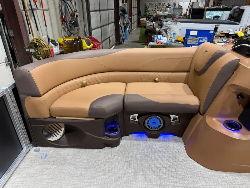 Slide: The Image of Tahoe LTZ 2385 Quad Lounge Shift SS Tritoon & Honda 4-Stroke EFI 2026 - 33