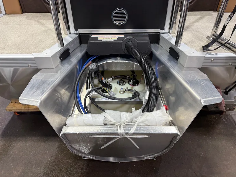 Slide: The Image of Tahoe LTZ 2385 Quad Lounge Shift SS Tritoon & Honda 4-Stroke EFI 2026 - 47