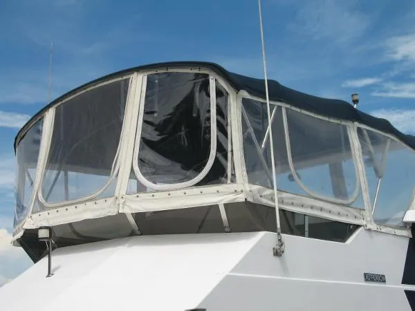 Slide: The Image of Jefferson Viscount Sundeck Motor Yacht 1989 - 4