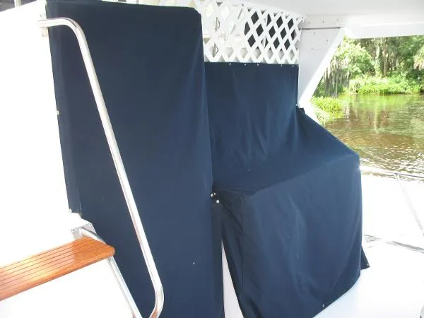 Slide: The Image of Jefferson Viscount Sundeck Motor Yacht 1989 - 6